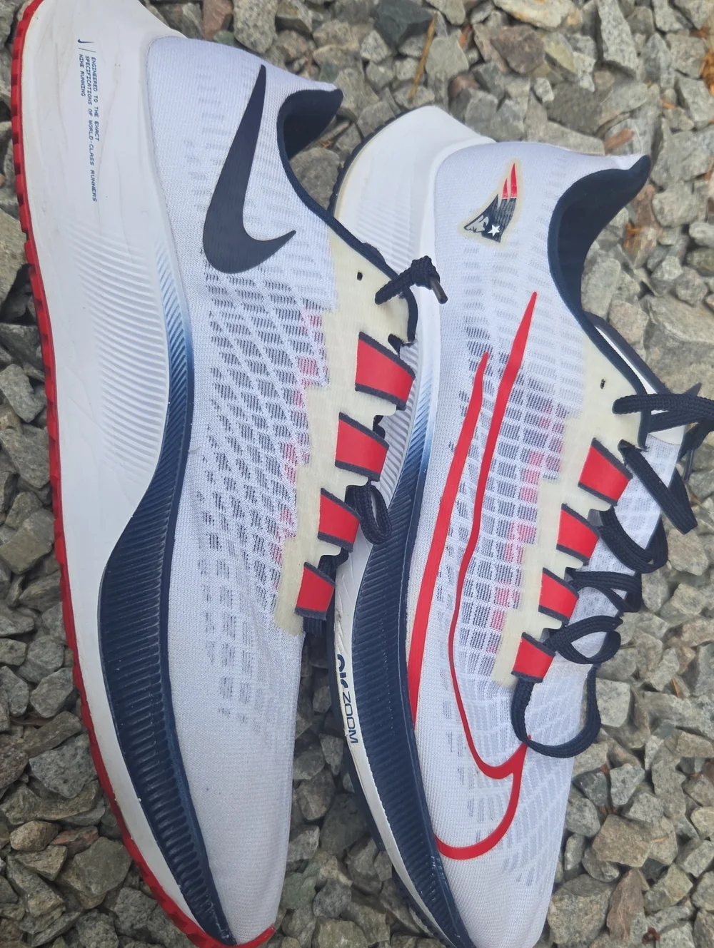 Nike Men's Athletic Running Shoes White with Red and Navy